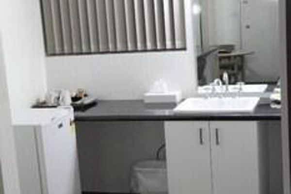 Plainsman Motel (Forbes)